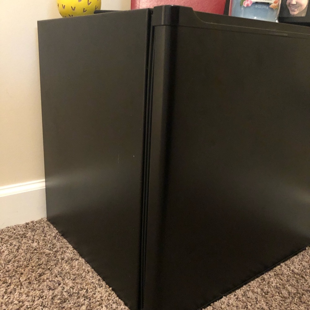 Haier Mini Fridge